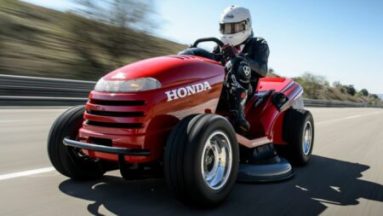 [Vidéo] La tondeuse la plus rapide du monde atteint 186 km/h