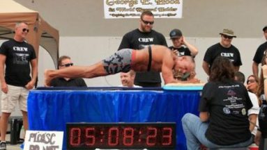 [Record] Cet ancien Marine tient plus de 5 heures en gainage