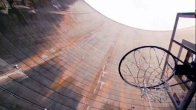 [Record] Il marque un panier de basket situé 126,5 mètres plus bas