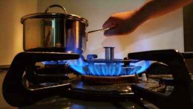 Cuisine au gaz : deux études sur l'asthme soulèvent des questions