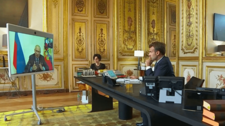 Guerre en Ukraine : un an de discussions depuis Paris pour Emmanuel Macron
                              Cela fait bientôt un an que l’invasion russe en Ukraine a débuté, dimanche 19 février. Un an de guerre à l’est de l’Europe, mais également un an de diplomatie depuis l’Élysée, avec une évolution de la...