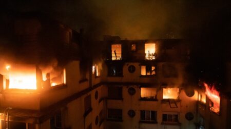 Incendie de la rue Erlanger à Paris : 27 ans de réclusion demandés contre l'accusée
                              L'avocat général a demandé que cette peine soit assortie de 18 ans de sûreté et de 15 années de suivi socio-judiciaire, comportant une obligation de soins et d'indemnisation des victimes.