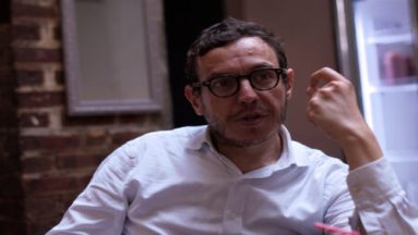 Entretien avec Gaël Brustier : quand la droite rêve de barricades