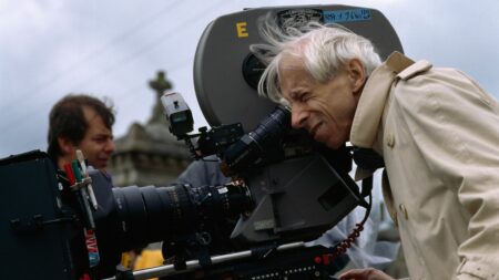 Mort de Michel Deville : les cinq films majeurs d'un réalisateur inclassable
                              Sacré meilleur réalisateur aux César 1986 pour "Péril en la demeure", le cinéaste Michel Deville a réalisé une trentaine de longs métrages, en filmant les plus grands acteurs français. Retour sur cinq...
