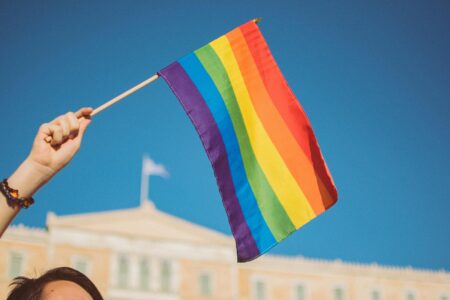 Najat Vallaud-Belkacem invite Rimbaud à la gay pride