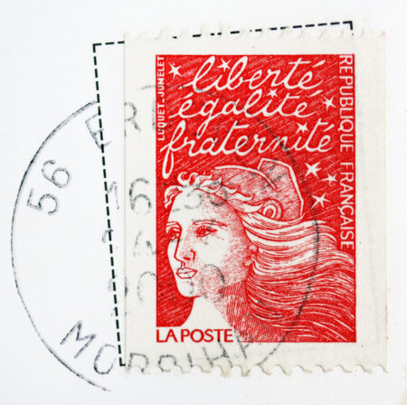 Adoption lente des nouveaux timbres numériques de La Poste en France