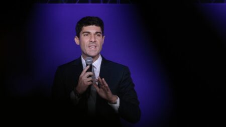 Réforme des retraites : destitué par Eric Ciotti, le LR Aurélien Pradié dénonce une décision "contraire à l'exigence du rassemblement"
                              Le député, démis samedi de ses fonctions de numéro 2 du parti Les Républicains, affirme qu'il lui restera "fidèle".