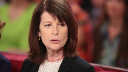 "Heureuse hier, avant-hier et aujourd'hui " : Claire Nadeau s’épanouit au cinéma avec "Juste Ciel !" et au théâtre dans "Joyeuses Pâques"
                              Tous les jours, une personnalité s'invite dans le monde d'Élodie Suigo. Aujourd’hui, la comédienne, Claire Nadeau. Ce mercredi 15 février 2023, elle est à l'affiche du film "Juste Ciel !" de Laurent T...