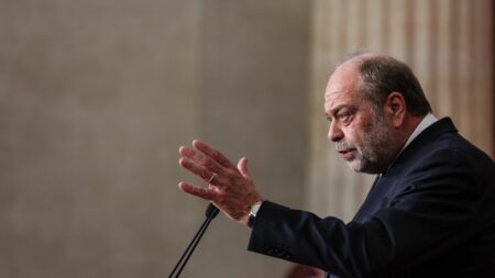 Justice civile : le nombre dossiers en attente de jugement a baissé de près de 30% en deux ans, selon le ministère
                              Le garde des Sceaux, Eric Dupond-Moretti, doit officialiser ces chiffres lors d'un déplacement au tribunal judiciaire de Reims, lundi.