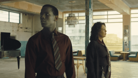 Cinéma : quand Hollywood cultive sa nostalgie du septième art
                              Le film "Empire of the light" sort au cinéma le mercredi 1er mars. Dans ce film, le réalisateur Sam Mendes évoque avec nostalgie la magie du 7e art, comme l'a fait dernièrement Steven Spielberg dans s...