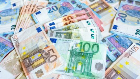 Arnaque au "faux président" : des escrocs volent plus de 38 millions d’euros à deux entreprises en se faisant passer pour le PDG