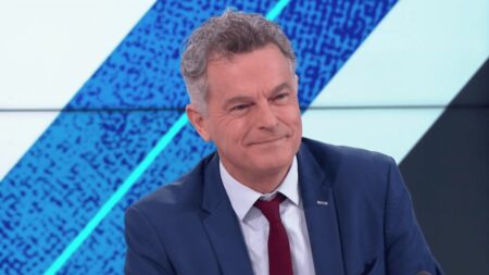 Politique : "Nous allons déployer tous les amendements possibles" contre la réforme des retraites affirme Fabien Roussel
                              L’émission "Dimanche en politique" du 19 février reçoit Fabien Roussel, secrétaire national du PCF afin d’aborder la question de la guerre en Ukraine et de la réforme des retraites. Les débats sont lo...