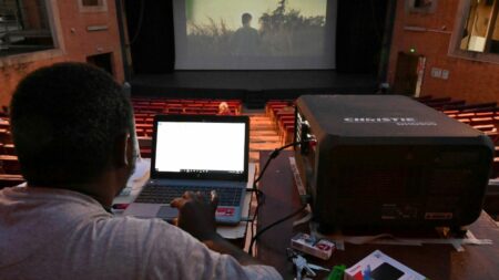 Fespaco 2023 : au Burkina Faso, le festival du cinéma africain ouvre ses portes samedi en s'adaptant à l'insécurité
                              Quelque 10 000 festivaliers sont attendus au 28e Fespaco, le festival du cinéma africain, qui s'ouvre samedi à Ouagadougou, capitale du Burkina Faso. Son thème principal est "la paix", au moment où la...