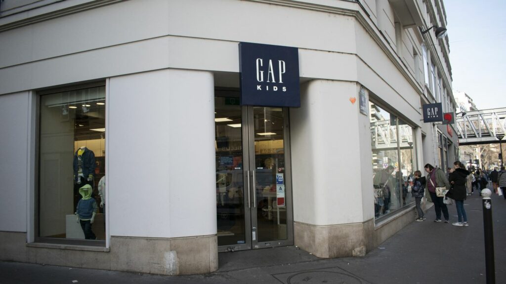 Gap France : le parquet requiert le placement en redressement judiciaire des 20 magasins de l'enseigne
                              Une décision du tribunal est attendue mercredi. La semaine passée, Gap France avait annoncé être "momentanément contraint de stopper les commandes e-commerce".