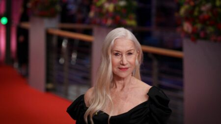 Berlinale : Helen Mirren dans la peau de Golda Meir, la "dame de fer" israélienne
                              D'une femme de pouvoir à l'autre : après Elizabeth II, l'actrice Helen Mirren, oscarisée en 2007 pour "The Queen", interprète une personnalité moins consensuelle, Golda Meir, dans un film présenté lun...