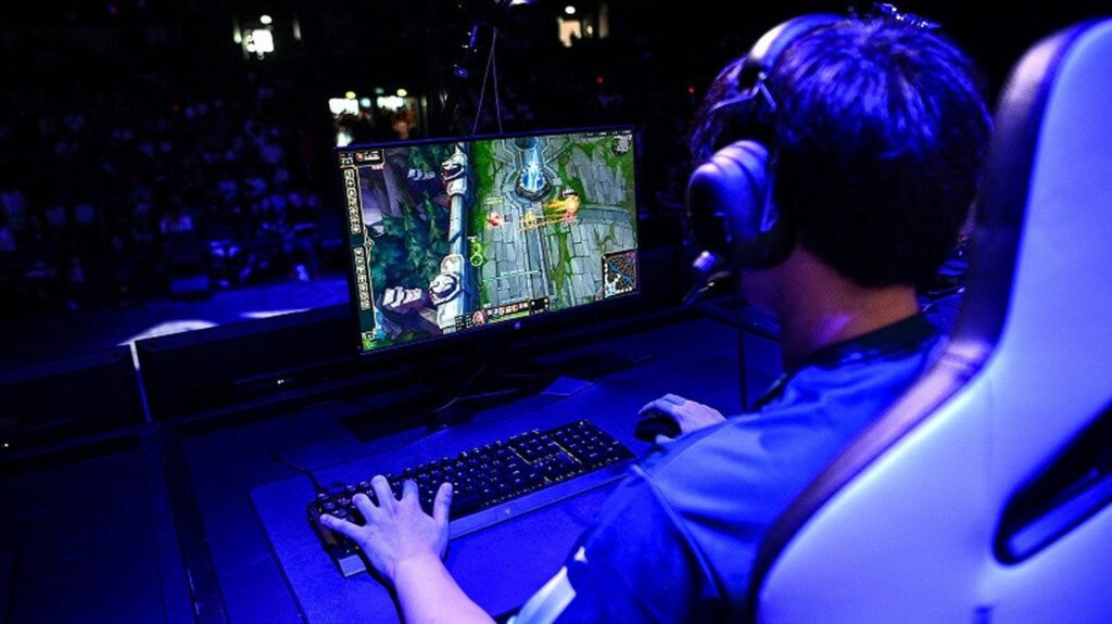L'impressionnante inflation des salaires et des transferts des joueurs de jeu vidéo
                              Le début du mois de janvier dans l’esport, c’est l’heure de la reprise de beaucoup de championnats. Et comme dans les sports traditionnels, l’intersaison est une période de mercato, de transferts de j...