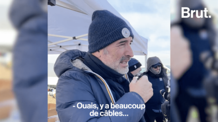 Vidéo
                     Pour “Les Gardiennes de la planète”, Jean Dujardin sensibilise à la pollution marine
                              Dans “Les Gardiennes de la planète”, au cinéma ce 22 février, Jean Dujardin raconte l’histoire des cétacés, et comment ils sont menacés par la pollution dans les océans. À cette occasion, il a ramassé...