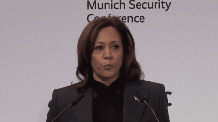 Vidéo
                     Guerre en Ukraine : "La Russie a commis des crimes contre l'humanité", assure la vice-présidente des Etats-Unis
                              A la conférence de Munich pour la sécurité, les représentants de plusieurs états ont haussé le ton contre la Russie. Kamala Harris, la vice-présidente des États-Unis, a qualifié les exactions russes d...