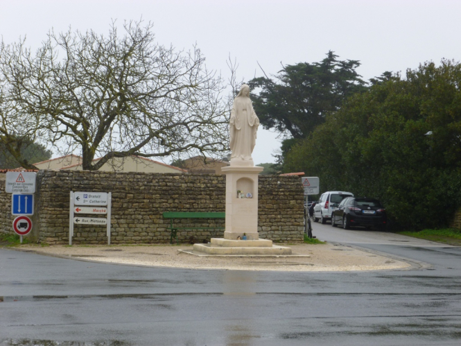 La justice française ordonne le retrait de la statue de la Vierge Marie