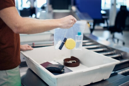 L'aéroport de Paris Orly teste des scanners qui suppriment le besoin de sac liquide