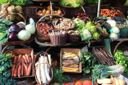 Les agriculteurs français demandent de l'aide alors que les ventes d'aliments biologiques chutent