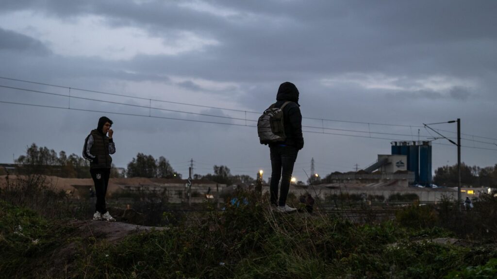 Nord : une information judiciaire pour homicide ouverte après la mort d'un migrant près de Dunkerque
                              Selon le procureur de la République, l'homme a été touché d'une balle dans la tête le 14 février. Il n'y a, pour l'heure, pas eu d'interpellation.