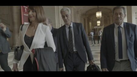 Vidéo
                    "A aucun moment son ADN n'a été caractérisé" : pour Omar Raddad, le combat pour l'innocence continue
                              Dans l'affaire Omar Raddad, la justice a accordé en 2015 une nouvelle expertise des portes portant les inscriptions "Omar m'a tuer" et "Omar m'a t", qui a permis de découvrir quatre ADN inconnus. Un p...
