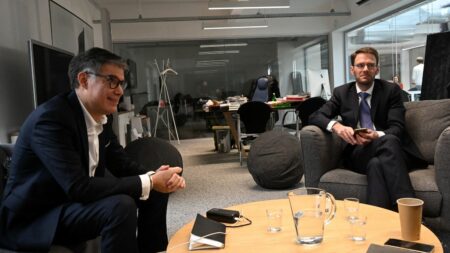 Parti socialiste : un mois après le congrès de Marseille, la  difficile cohabitation entre Olivier Faure et Nicolas Mayer-Rossignol
                              Malgré l'accord signé entre le premier secrétaire du PS Olivier Faure et son rival Nicolas Mayer-Rossignol pour tourner la page d'un congrès particulièrement violent, le fonctionnement du parti reste ...