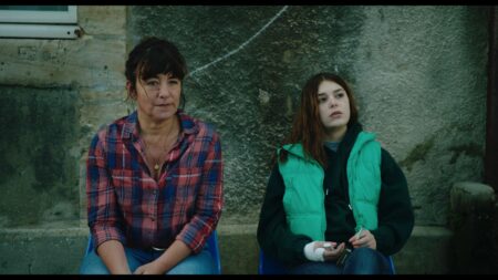 "C'est un petit bijou de vie" : à Caen la projection en avant-première de "Petites" avec Romane Bohringer touche au cœur
                              Le film tourné en Normandie a été dévoilé en avant-première aux spectateurs caennais. Il raconte le parcours d'une adolescente de 16 ans, enceinte et placée dans un foyer pour jeunes mères. Il sort en...