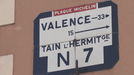 Pouvoir d'achat : certains Français privilégient les routes nationales pour faire des économies
                              Entre la hausse des prix des carburants et celle des péages, certains Français ont fait le choix de quitter les autoroutes pour emprunter les routes nationales. Le trajet est plus long, mais moins che...