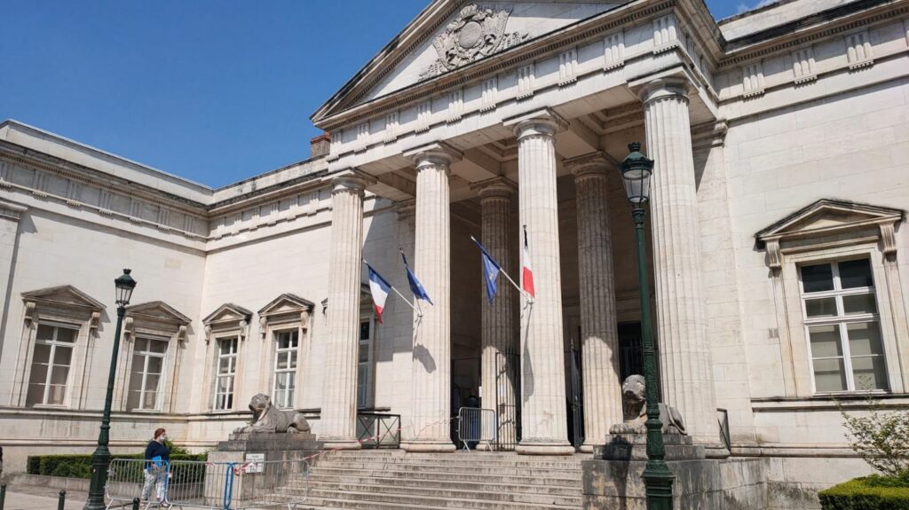 Orléans : l'ancien président de la Ligue du Centre de football condamné à un an de prison avec sursis en appel pour harcèlement moral et sexuel