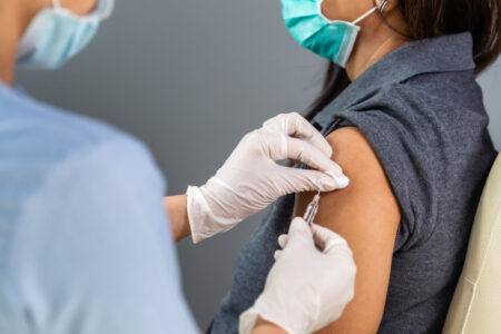 Qui sera inclus dans la nouvelle recommandation de vaccin Covid de la France ?