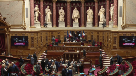 Réforme des retraites : le texte va entrer au Sénat, la droite veut poser ses conditions
                              La réforme des retraites arrive au Sénat avec un examen prévu jusqu'au 12 mars. Les débats devraient être moins houleux qu'à l'Assemblée nationale, mais les sénateurs entendent bien s'imposer et aller...