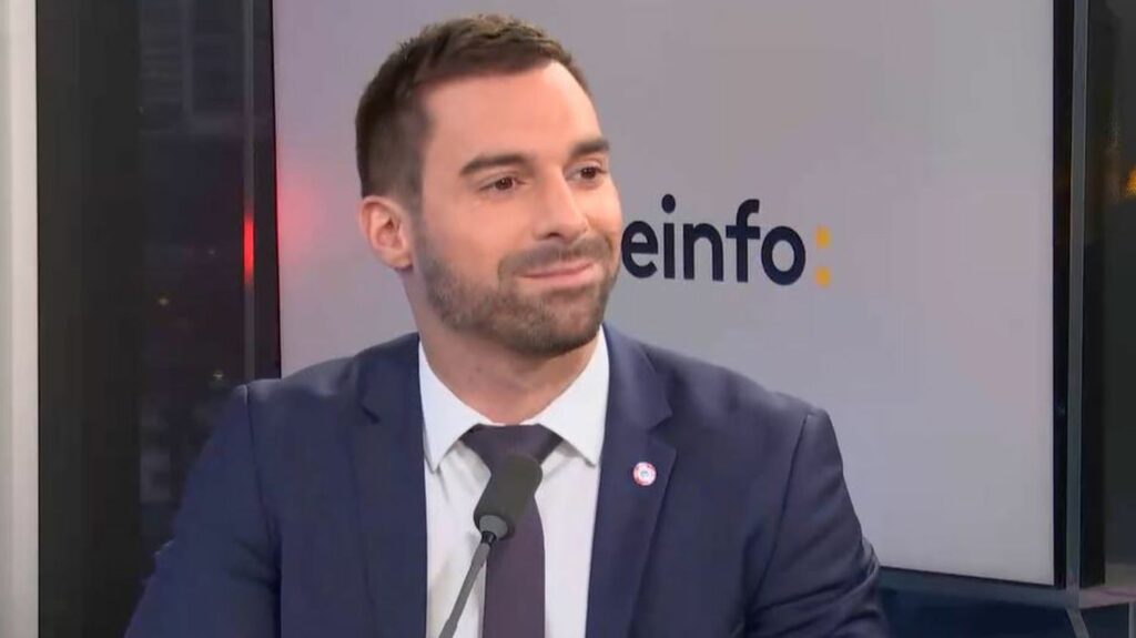 Réforme des retraites : "Tout le monde a intérêt à ce qu'il n'y ait pas de vote, sauf le Rassemblement national", déclare le porte-parole du RN
                              Les députés ont entamé , vendredi, leur ultime journée d'examen en première lecture de la réforme des retraites, mais les chances d'aborder l'article 7 et sa mesure-clé sur le report de l'âge s'éloign...