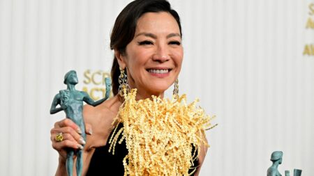 Oscars 2023 : les prix des syndicats des acteurs et des producteurs d'Hollywood récompensent le film "Everything Everywhere All At Once", grand favori
                              Les prix des SAG Awards, couplés aux récompenses décernées au gala de la PGA, placent "Everything Everywhere All At Once" en bonne position en vue des Oscars le 12 mars.