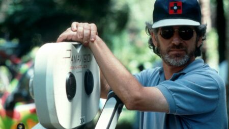 Le magicien du cinéma Steven Spielberg en sept films incontournables
                              Steven Spielberg a transformé Hollywood avec "Les Dents de la mer", inventant le blockbuster moderne. Son flair et son talent n'ont pas failli depuis.