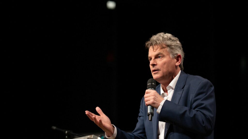 Est-ce vrai qu'EDF "vend à 42 euros" son électricité à Total "qui lui revend entre 200 et 400 euros", comme le dit Fabien Roussel ?
                              Le secrétaire national du Parti communiste Fabien Roussel a accusé TotalEnergies d'avoir gagné de l'argent sur le dos d'EDF. Des propos jugés "calomnieux et diffamatoires" par TotalEnergies.