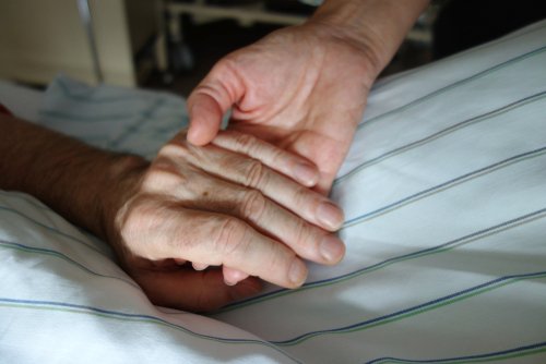 Le conseil citoyen français vote pour l'aide médicale à mourir (sous conditions)