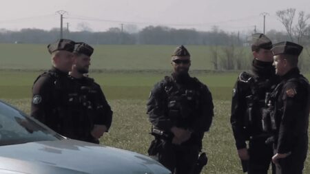 Disparition de Leslie et Kevin : deux corps retrouvés en Charente-Maritime
                              Trois mois après la disparition du couple dans les Deux-Sèvres, les gendarmes ont retrouvé deux corps en Charente-Maritime, samedi 4 mars, non loin du domicile d’un suspect mis en examen pour assassin...