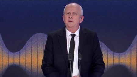 Les affrontements à Sainte-Soline, les accusations contre les Brav-M et la visite du roi Charles III reportée... Les informés du samedi 25 mars 2023
                              Autour d'Olivier de Lagarde, les informés débattent de l'actualité du samedi 25 mars 2023.