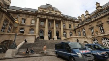 Le suspect de la tuerie raciste rue d'Enghien rejugé pour l'agression de squatteurs à son domicile en 2016
                              William Malet est jugé devant la cour d'appel de Paris, ce mardi, pour des violences avec arme en 2016 à Livry-Gargan. Il a par ailleurs reconnu être l'auteur de la fusillade mortelle rue d'Enghien à ...