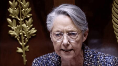 Politique : Élisabeth Borne va-t-elle pouvoir conserver sa place ?
                              Après son recours au 49.3, que les motions de censure soient votées ou non, la Première ministre, Élisabeth Borne, pourra-t-elle encore rester à la tête du gouvernement ? Éléments de réponse.