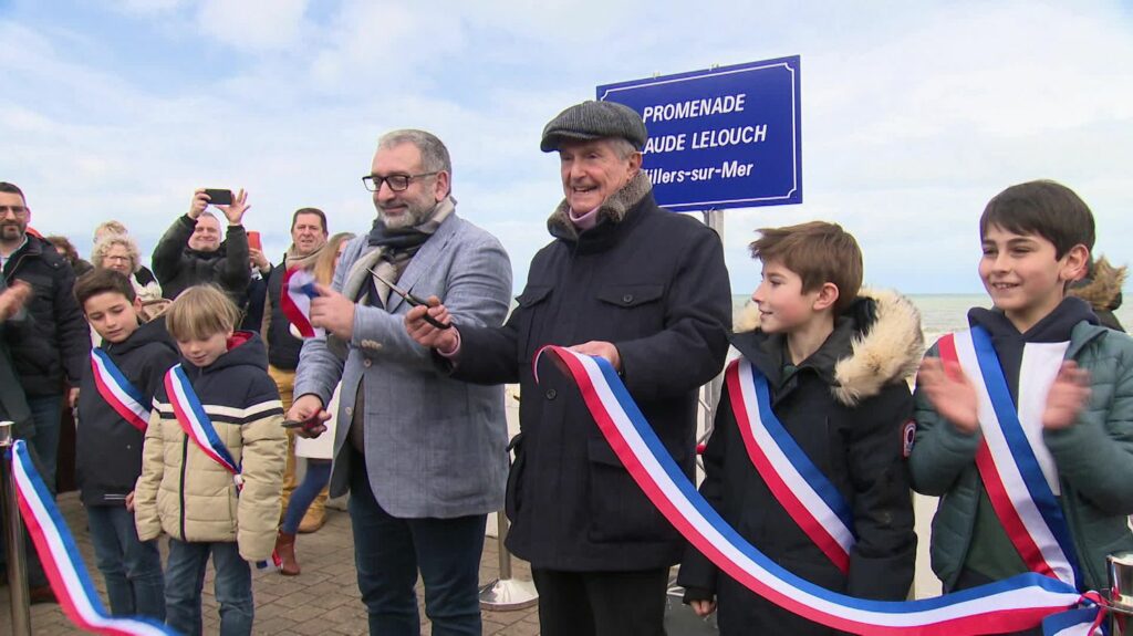 Claude Lelouch inaugure une promenade à son nom à Villers-sur-Mer et réaffirme son amour pour la Normandie
                              Ce dimanche 26 mars à Villers-sur-Mer, le réalisateur Claude Lelouch a inauguré une promenade en bord de mer à son nom. L'occasion pour le cinéaste de rappeler l'importance que la Côte fleurie a eue d...