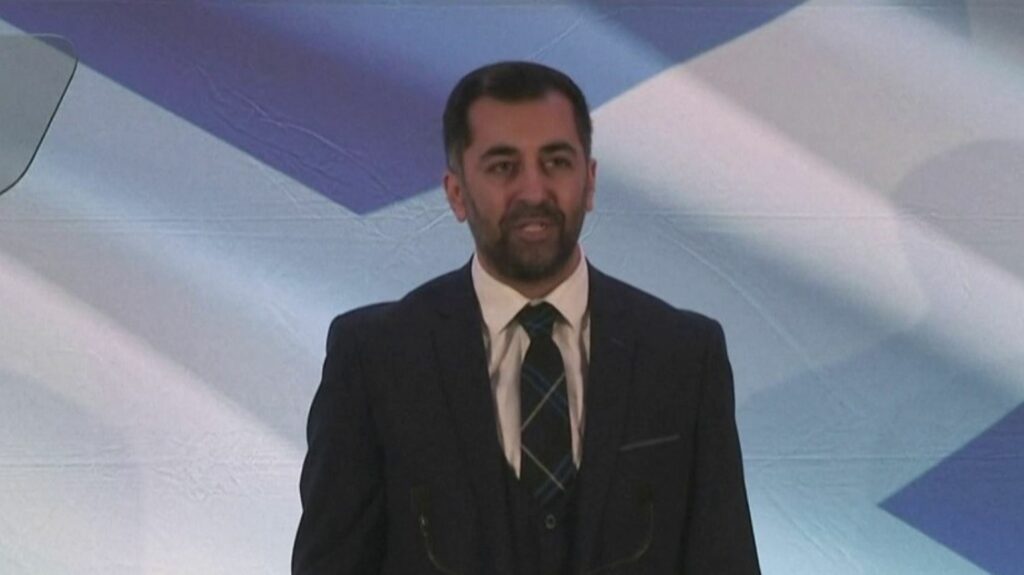 Politique : Humza Yousaf est le nouveau Premier ministre de l'Écosse
                              Pour la première fois en Europe de l'Ouest, un homme d'origine indo-pakistanaise et de confession musulmane est nommé Premier ministre. Humza Yousaf prend la tête du gouvernement écossais.