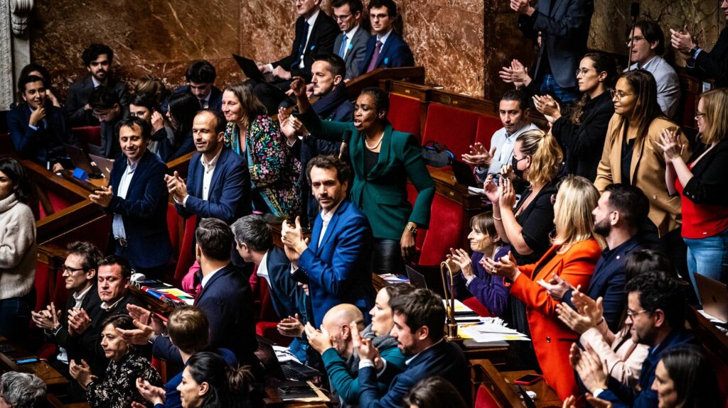 Motion de censure, référendum, Conseil constitutionnel… Pourquoi le dossier des retraites n'est pas clos, même après l'utilisation du 49.3
                              Certes, le passage en force du gouvernement, jeudi, pour faire passer le projet de loi ouvre la voie à une promulgation du texte. Toutefois, les oppositions comptent utiliser leurs dernières armes pou...