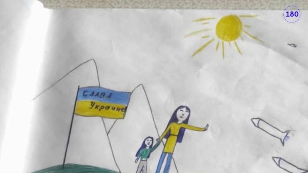 Guerre en Ukraine : un Russe séparé de sa fille à cause d'un dessin
                              En Russie, un père de famille a été condamné à deux ans de prison par contumace. Sa fille avait fait un dessin dénonçant la guerre en Ukraine, jugé critique par les autorités russes.