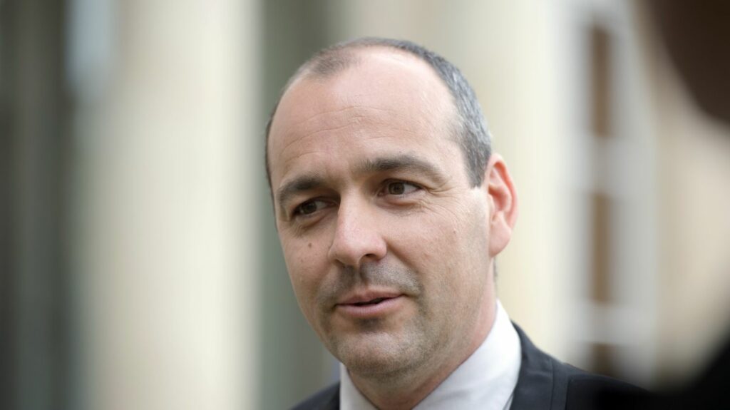 Réforme des retraites : "Il y a un climat dangereux, raison de plus pour mettre sur pause", estime Laurent Berger (CFDT)
                              Laurent Berger, secrétaire général de la CFDT, est l’invité des "4 Vérités" de France 2, lundi 27 mars.