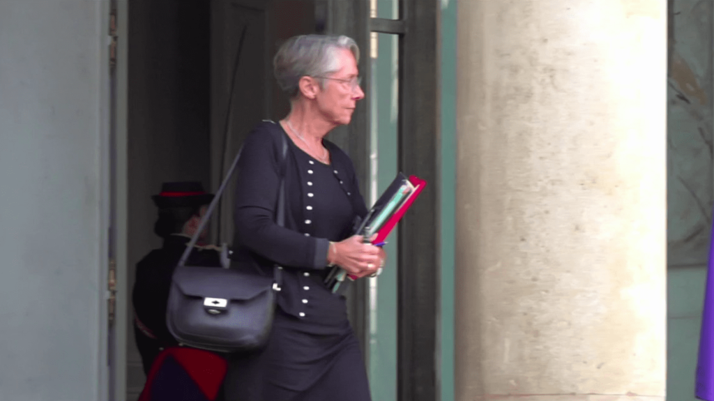 Réforme des retraites : une sortie de crise est-elle possible ?
                              Le conflit social lié à la réforme des retraites perdure en France. D'un côté, Emmanuel Macron prône l'apaisement, Élisabeth Borne consulte, mais sur le fond, aucune concession. De l'autre, les syndic...
