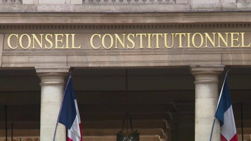 Réforme des retraites : les moyens employés par l'exécutif remis en cause par l'opposition
                              Trois recours pour censurer le texte de la réforme des retraites ont été déposés auprès du Conseil constitutionnel par des sénateurs de gauche, des députés de la Nupes et du Rassemblement national.