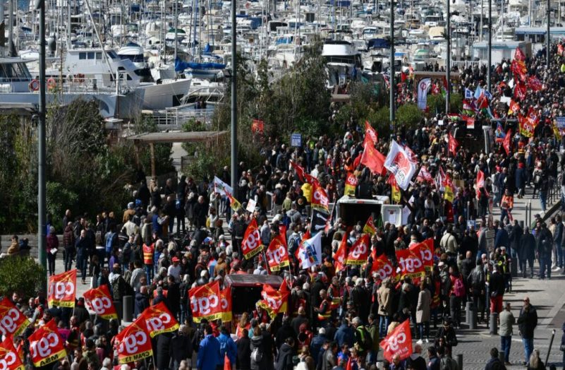 Réforme des retraites : entre 600 000 et 800 000 manifestants attendus en France ce jeudi 23 mars, selon les renseignements territoriaux
                              Trois-cent-vingt actions sont annoncées partout en France. À Paris, les renseignements territoriaux attendent entre 40 000 et 70 000 personnes mobilisées.